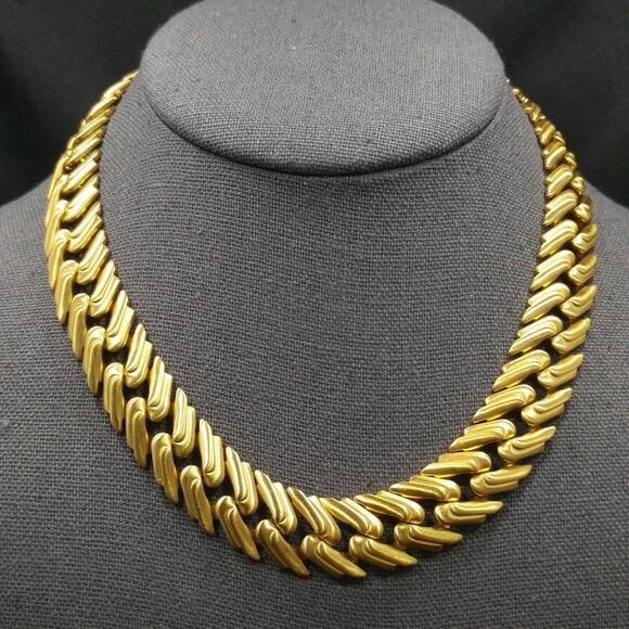 Vintage Monet Gold Plated Wide Chain Choker Necklace Interlocking Links 1980s - Picture 5 of 10